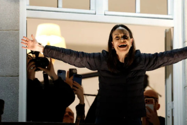 नोबेल शान्ति पुरस्कार विजेता माचाडो नर्वे पुगिन्, छोरीले पुरस्कार लिइन्